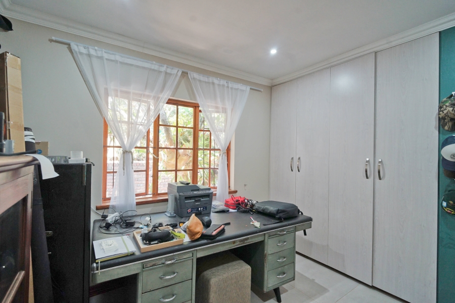 To Let 5 Bedroom Property for Rent in Beacon Bay Eastern Cape